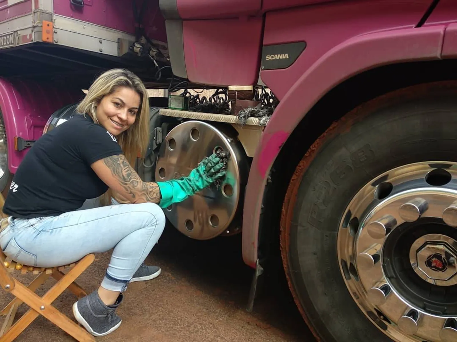 Sheila Marchiori, 36, tem mais de um milhão de seguidores no YouTube: "Meu caminhão é a prova de que eu não estava errada.”