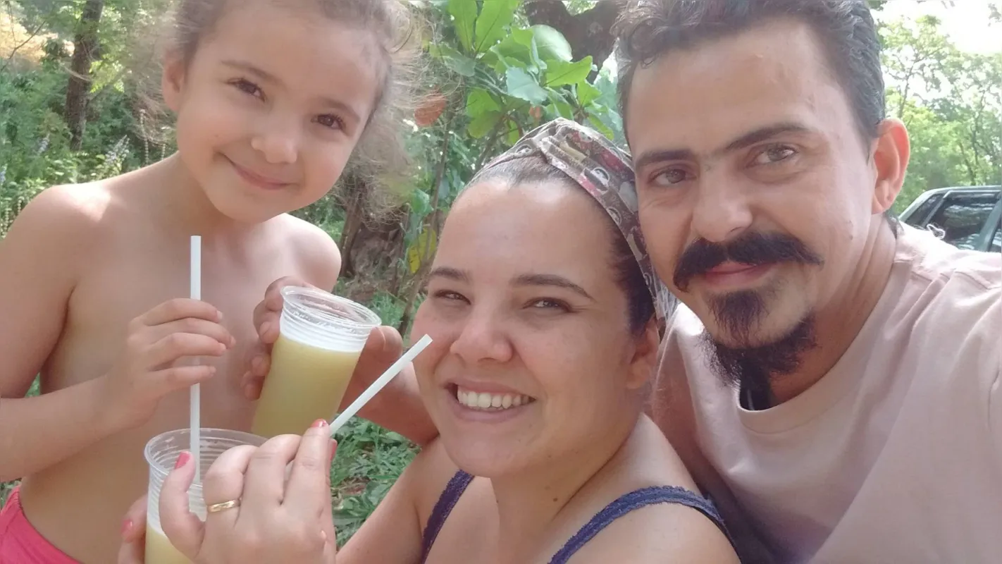 Valter Prado, psicanalista, e Dannielle Gasparino do Prado recorrem a um casal de amigos para dividir os cuidados com Malu, 8