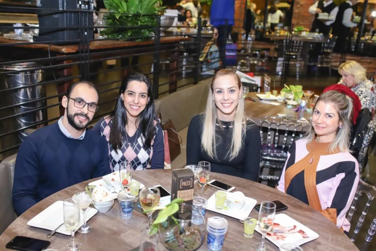 Guilherme Antonangello, Karolline Scarpin, Morgana Conrado Resende e Carla Nunes Minetto 
