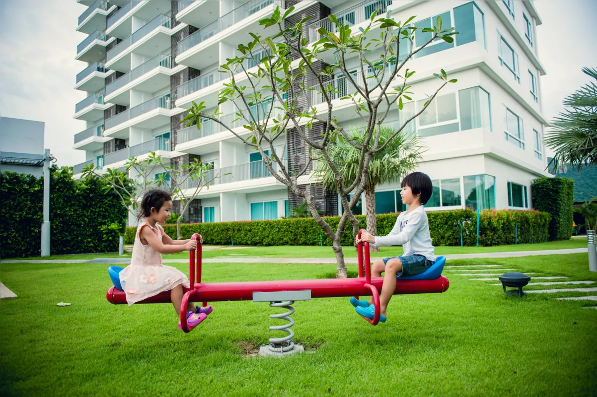 Durante as férias, o playground é o lugar ideal para os pequenos, porém, sempre com supervisão de adultos