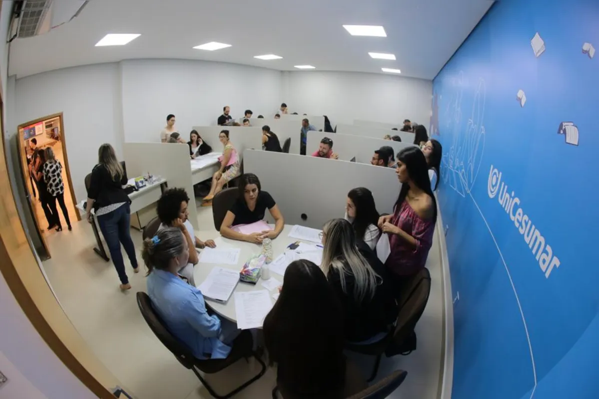 Alunos aprendem na prática na Clínica Jurídica