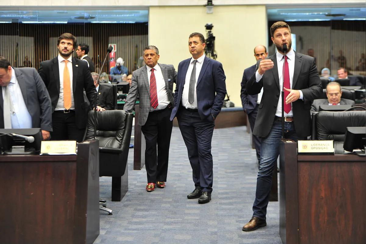 O substitutivo que vai à sanção não inclui a proposta de redução nos repasses aos demais poderes.