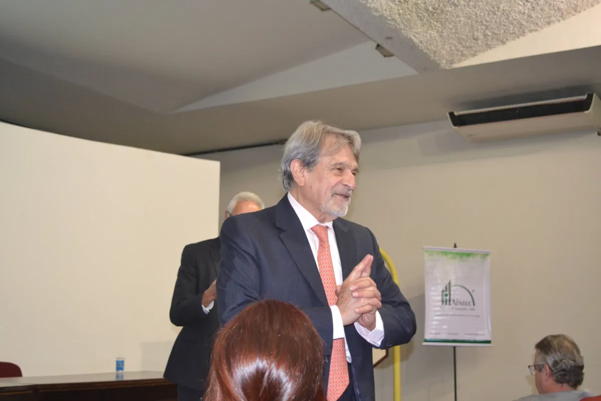 Embaixador Alexandre Addor Neto: Brasil tem potencial para exportação de tecnologia e inovação, desde que o desenvolvimento de pesquisas nessas áreas sejam prioridade da economia