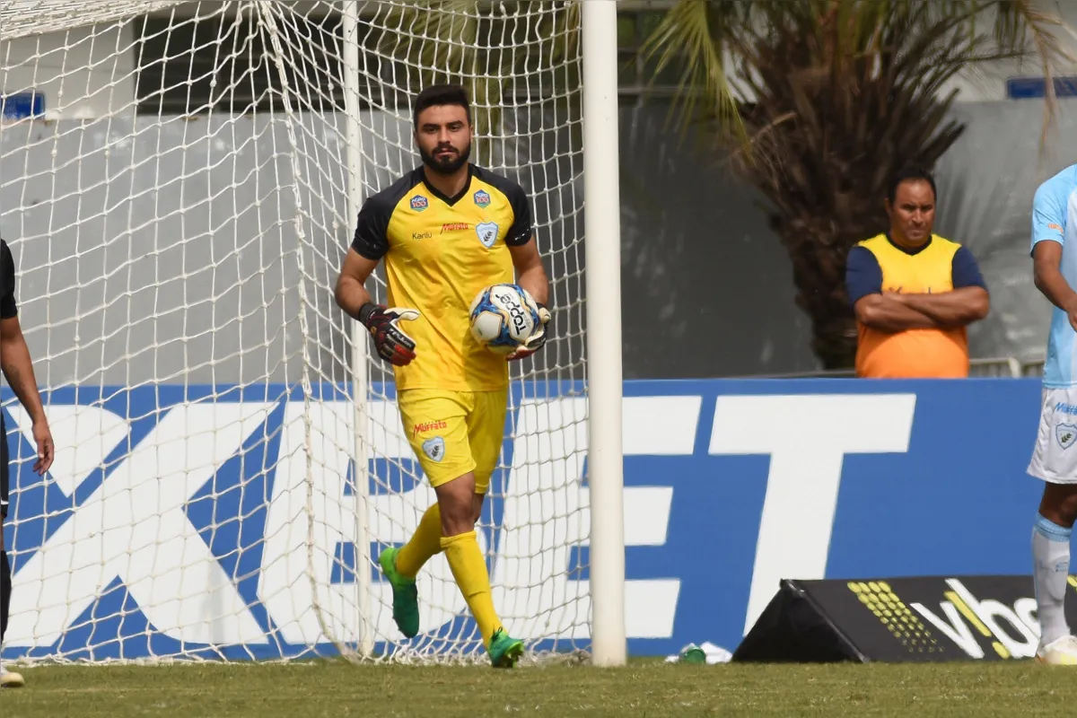 LEC tem a melhor defesa da Série B e o goleiro Matheus Albino não sofre gols há mais de 380 minutos