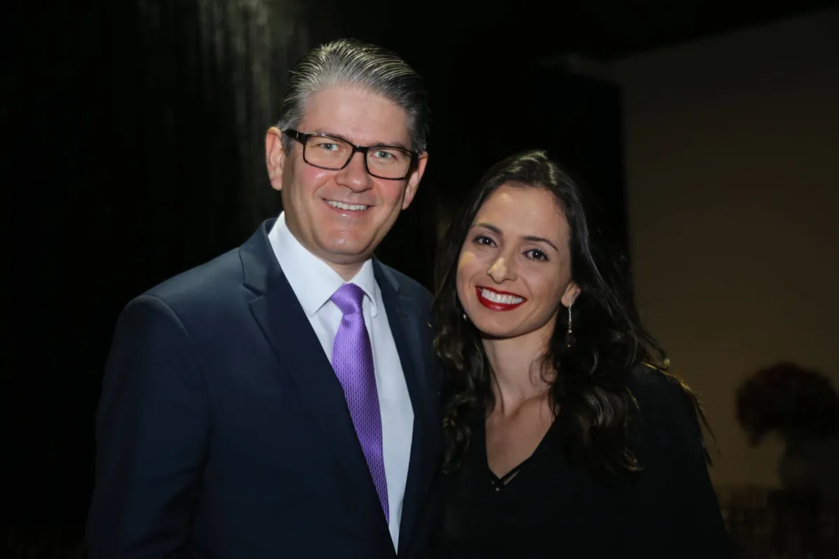 Marcelo Scandelae e Jaqueline Cândido Rodrigues