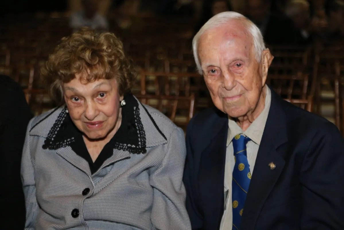 O ex-governador de RI, Jaci Carvalho Mendonça com a esposa Tana Mendonça. Ele comemorou 100 anos durante a reunião na Casa da Amizade