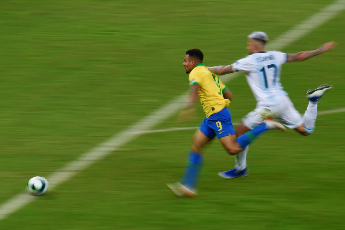 Com Brasil apostando em jogadas de velocidade, Gabriel Jesus foi destaque contra os argentinos