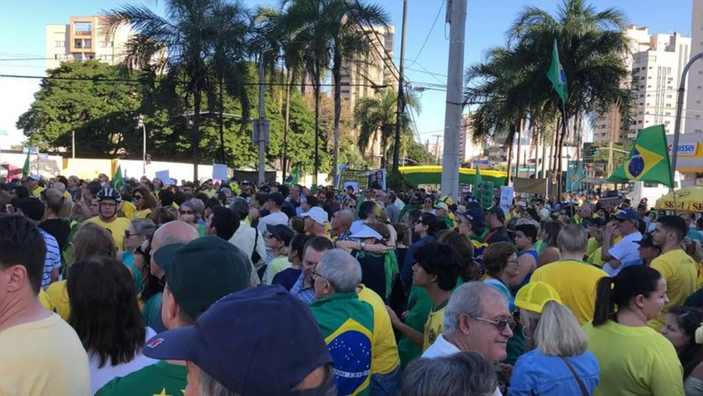 Imagem ilustrativa da imagem Manifestantes vão às ruas de Londrina em apoio a Moro e à Lava Jato