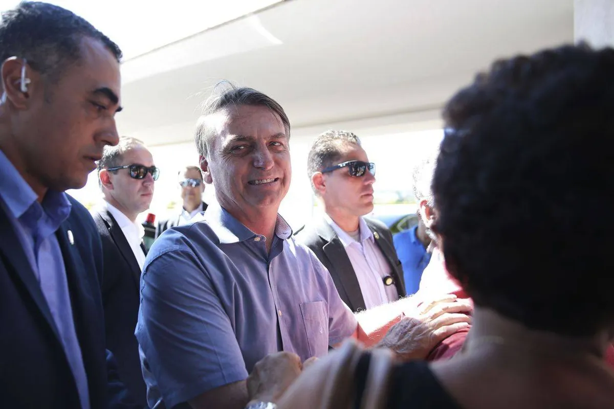 Imagem ilustrativa da imagem 'Se eu falar da seleção do Tite, ele falará do meu ministério', brinca Bolsonaro