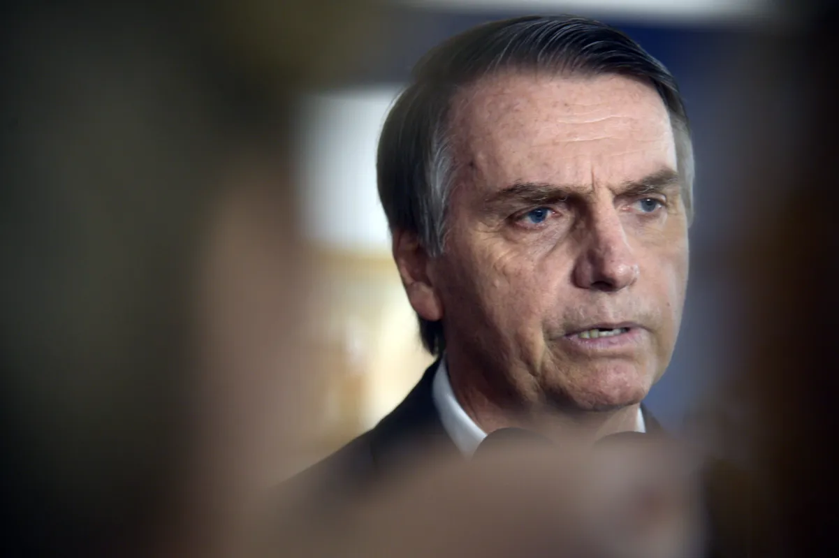 Imagem ilustrativa da imagem Bolsonaro deixa Alvorada e vai a prédio médico do Planalto
