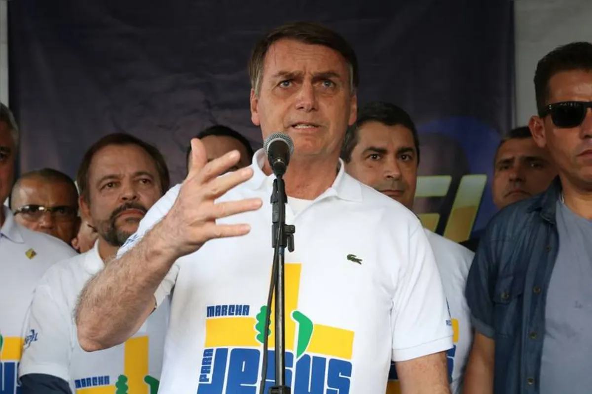 Imagem ilustrativa da imagem Após porta-voz negar, Bolsonaro revoga decreto de armas