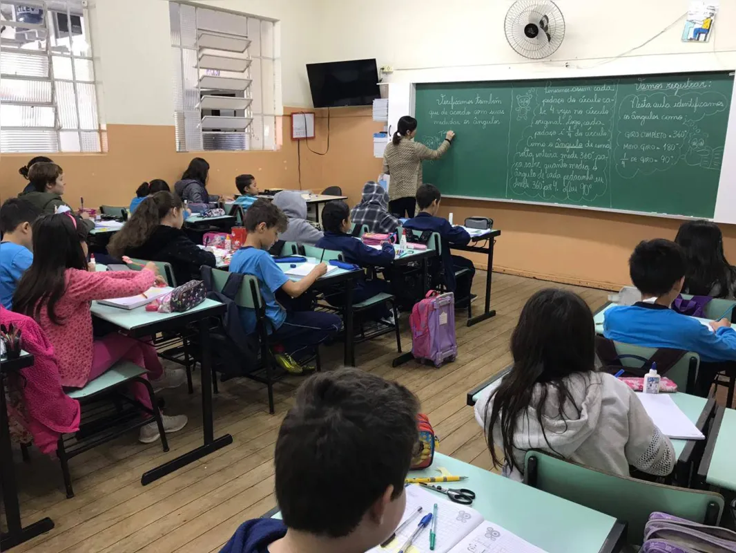 Imagem ilustrativa da imagem Escolas funcionam parcialmente com ato contra cortes na educação