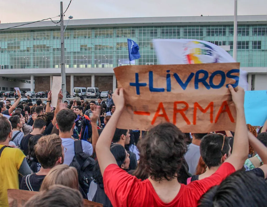 Presidente Bolsonaro foi alvo de protesto de estudantes durante visita ao governo paranaense