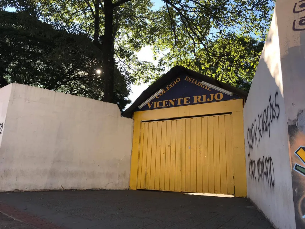 Imagem ilustrativa da imagem Escolas funcionam parcialmente com ato contra cortes na educação