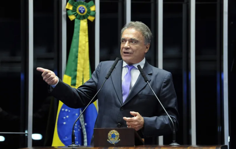 "A discussão não pode ser parte de uma conspiração contra a operação", diz o senador Alvaro Dias 