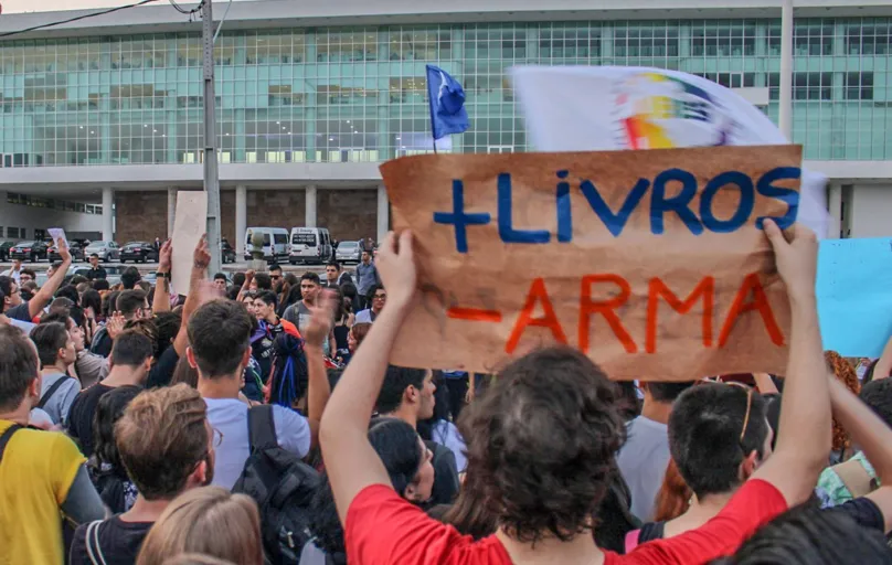 Presidente Bolsonaro foi alvo de protesto de estudantes durante visita ao governo paranaense