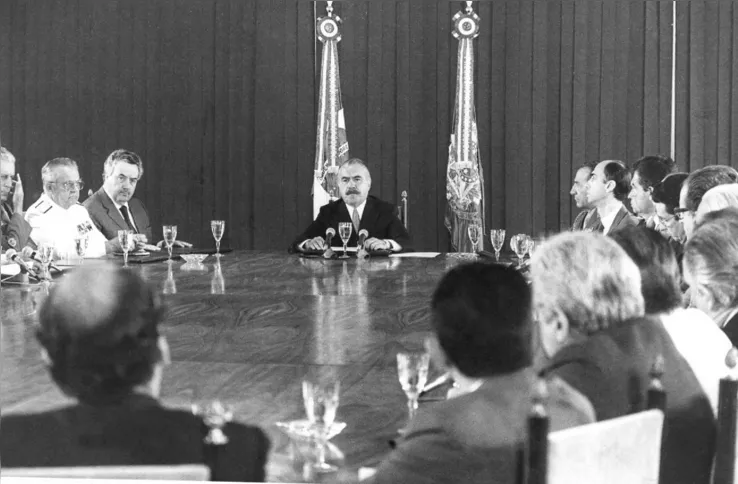 O presidente da República José Sarney convoca o seus ministros para reunião e faz o lançamento do Plano Cruzado (1986) FOTO: SERGIO BORGES/ESTADÃO CONTEÚDO/AE