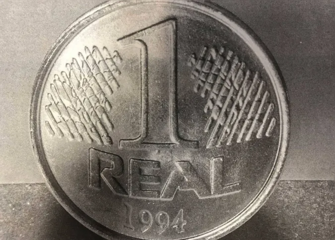 Imagem ilustrativa da imagem É REAL: 25 anos da moeda que derrotou a inflação
