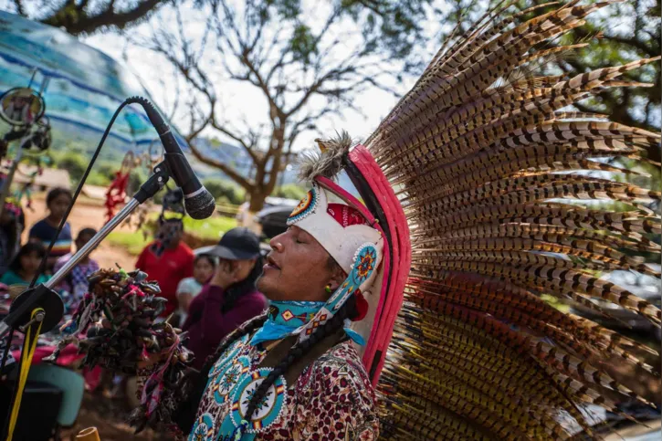 O inca Luis Castañeda se apresenta no Dia do Índio no TI Apucaraninha