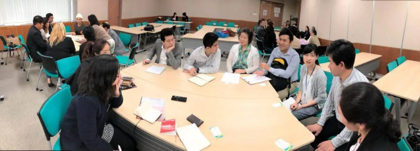 Voluntários da Jica (Japan International Cooperation Agency) em conversa com participantes do Programa de Convite a Descendentes de Japoneses das Américas Central e do Sul. Foto: Fernando Matsumoto