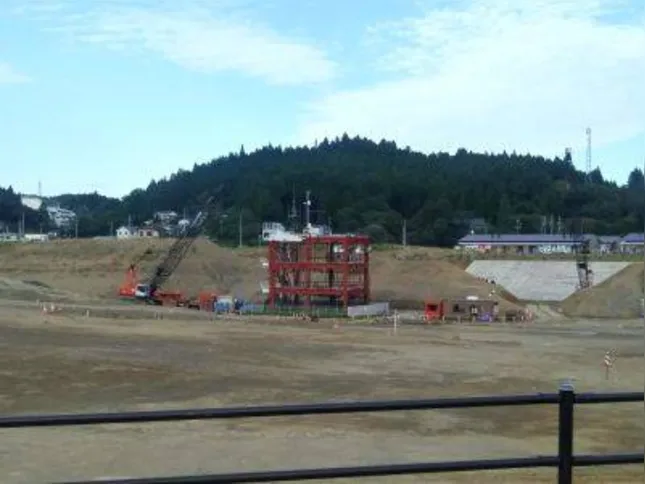 Estrutura de ferro que sobrou do Centro de Prevenção de Desastres de Minami, atingido pelo tsunami em 2011