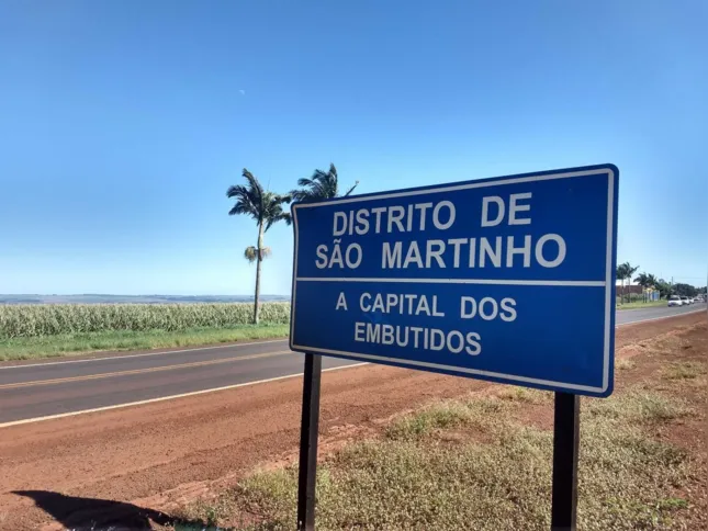 PR-170 - Entrada do distrito de São Martinho, no município de Rolândia/PR