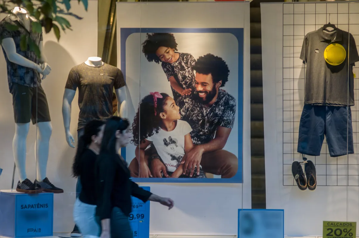 Segundo pesquisa, consumidores devem gastar em média R$ 190 no presente este ano