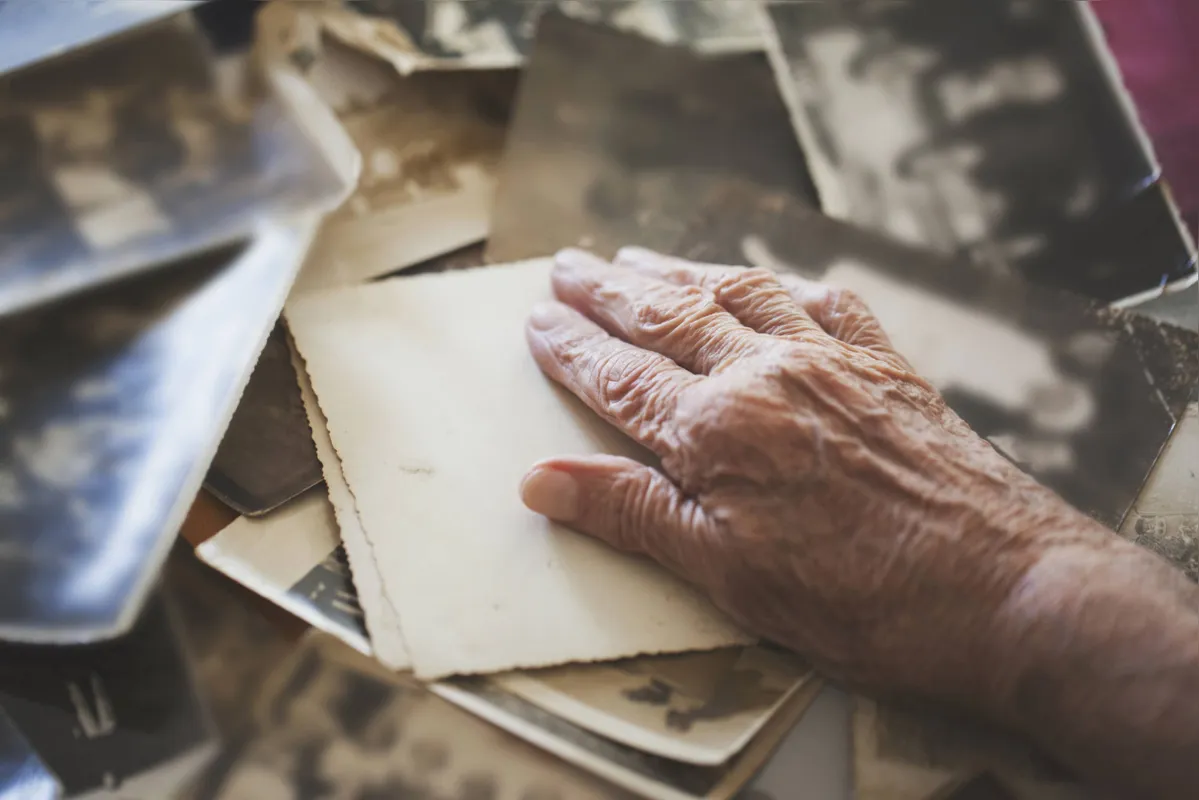 Os casos começam a aparecer, geralmente, a partir dos 60 anos e o envelhecimento é o principal fator de risco