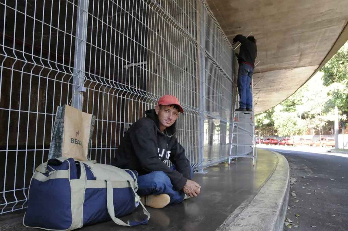 “Eu não sou ladrão, não uso droga, só tomo minha cachacinha e fumo cigarro. Eu trabalho, sou engraxate, não faço mal a ninguém”, disse Adão Leal