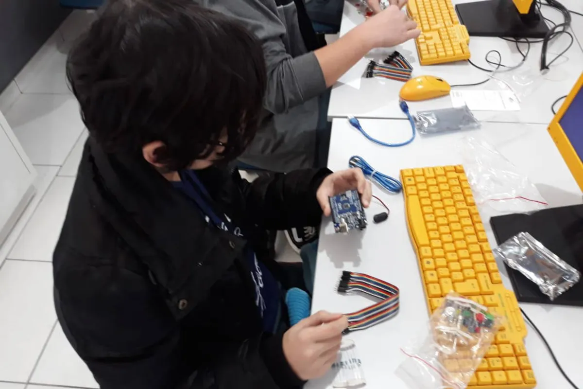 Os equipamentos, que estão em fase de desenvolvimento, serão apresentados na Feira de Ciências e Tecnologia da escola