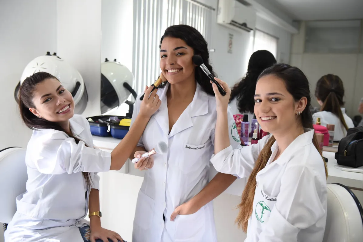 Maria Luiza Campanucci e Anna Leticia Ruy Schulthais