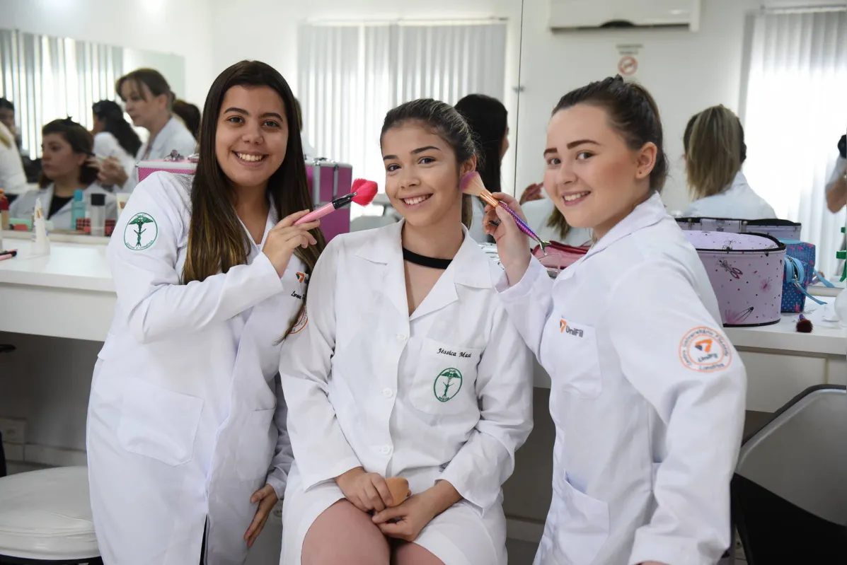 Lorena Terra, Jéssica Maria de Oliveira e Isabelly Tomassetti
