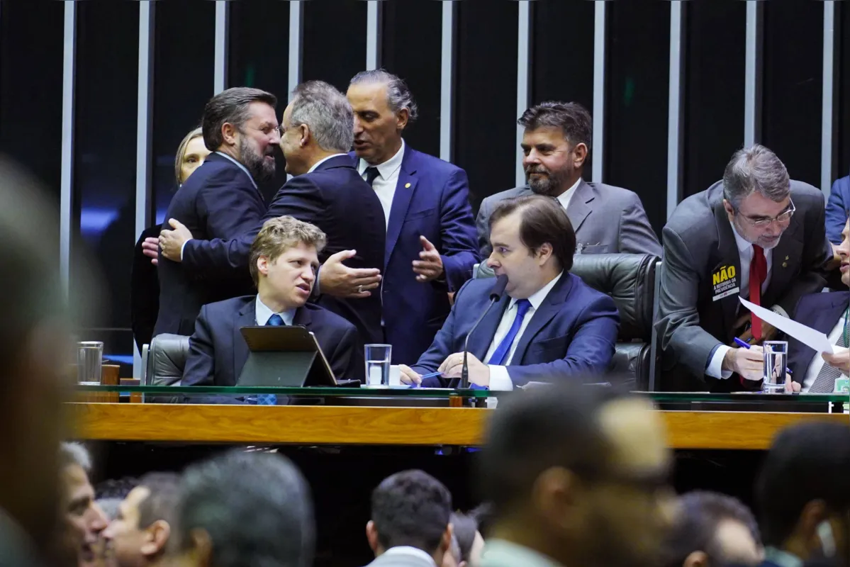Imagem ilustrativa da imagem Ao vivo: Câmara inicia sessão que vai votar reforma da Previdência
