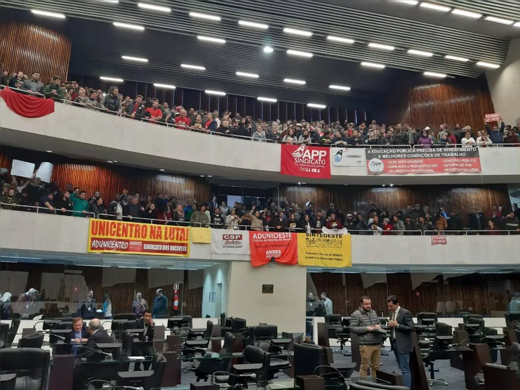Imagem ilustrativa da imagem Após última sessão do semestre, servidores desocupam Assembleia