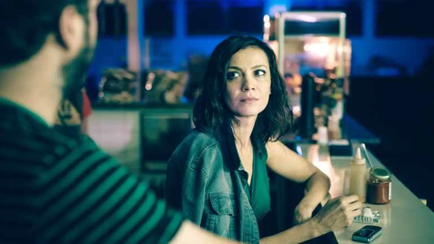 Atris Simone Iliescu em "Leste Oeste"