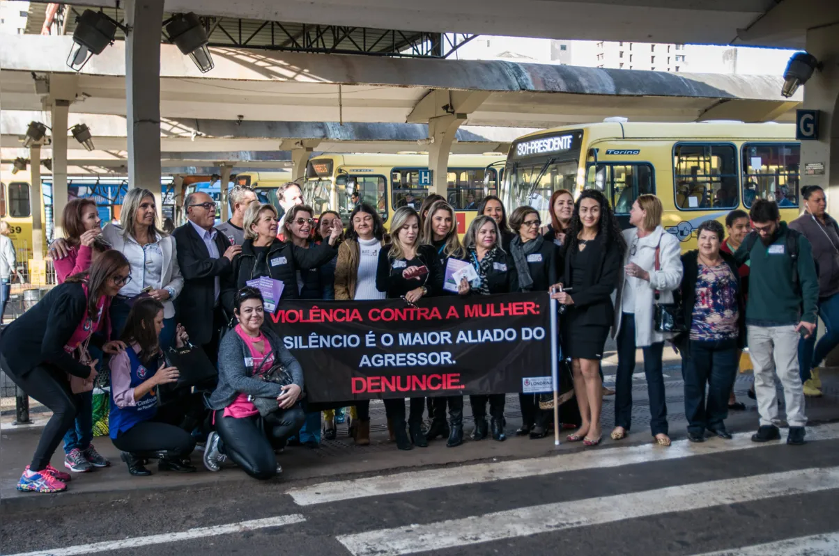 Imagem ilustrativa da imagem Blitz no Terminal Central alerta mulheres sobre violência doméstica