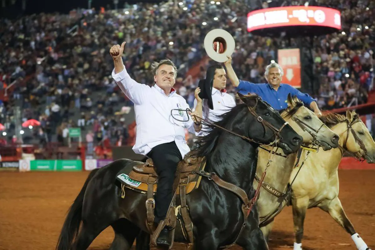Imagem ilustrativa da imagem Bolsonaro assina decreto sobre bem-estar de animais usados em rodeios