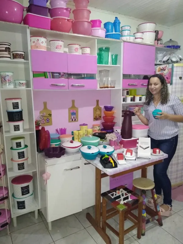 Há muito tempo sem contar sua coleção, Jessica Mendes diz que entre potes e acessórios já possui mais de 400 itens