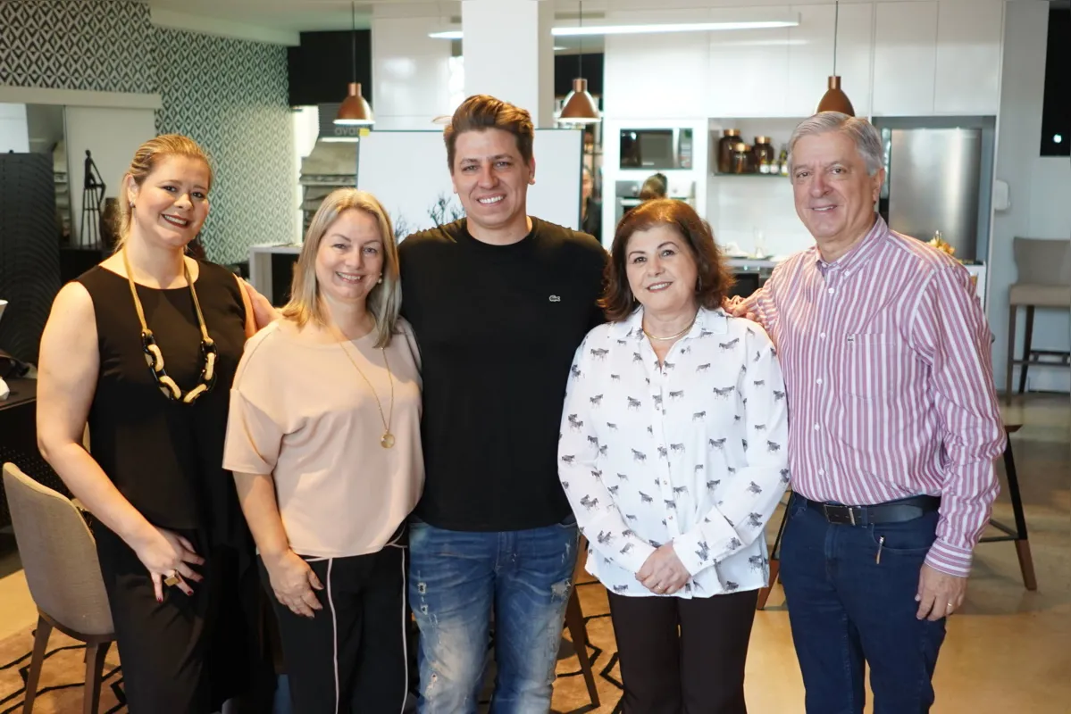 A anfitriã, Márjorie Azevedo, com Sônia, Bruno Faucz, Rita e João Nelson de Azevedo