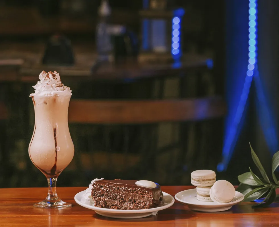 Bolo saído do forno e cafés selecionados fidelizam com atendimento personalizado