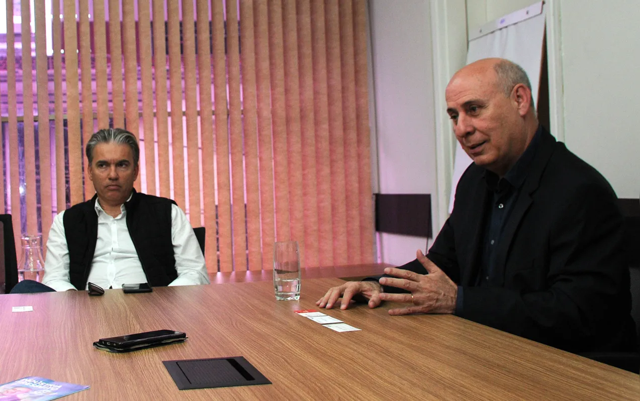 José Eugênio Gizzi (à dir.) visitou a redação da FOLHA acompanhado do  presidente do Sinduscon Norte, Rodrigo Zacaria: "Queremos uma maior participação dos sindicatos"  