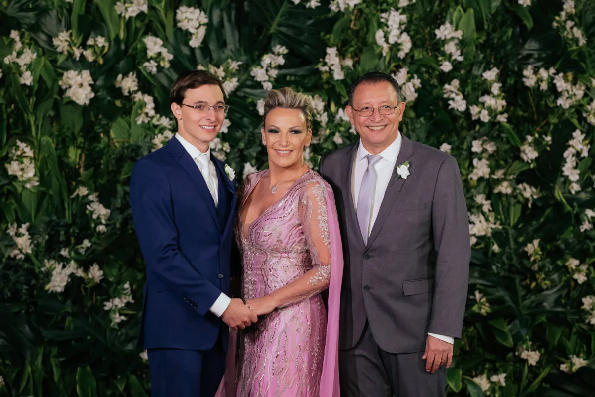 O noivo com os pais, Cloara Pinheiro e Luiz Claudio Reeberg Stanganelli 