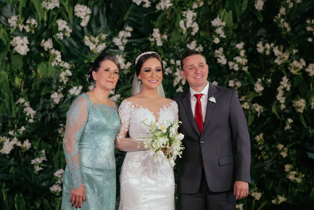 A noiva com a mãe, Fátima Nóbrega, e o irmão, George Augusto Nóbrega