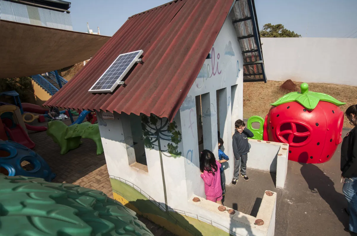 Imagem ilustrativa da imagem Colégio Dôminos ensina a importância da energia fotovoltaica na prática