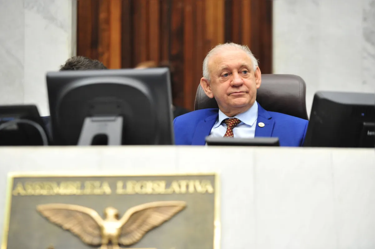 O presidente da AL, Ademar Traiano (PSDB), afirma que não existem 
outros projetos que comprometam os trabalhos legislativos de plenário