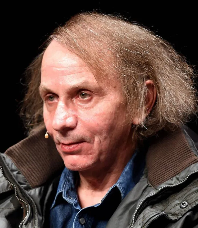 Michel Houellebecq é um dos grandes escritores franceses da contemporaneidade e um dos mais polêmicos