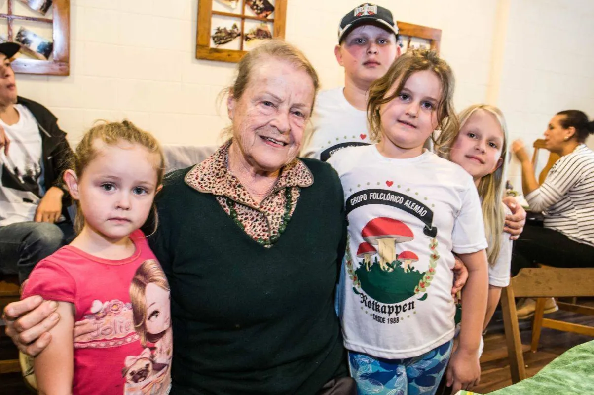 Relinda Kronenberg e netos