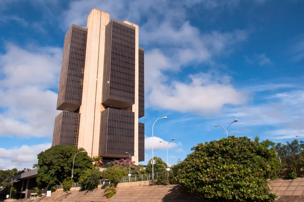 O centro da meta de inflação perseguida pelo Banco Central este ano é de 4,25%, com margem de tolerância de 1,5 ponto porcentual