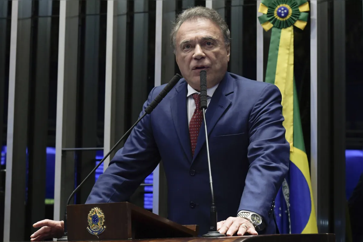 Imagem ilustrativa da imagem Decisão de Bolsonaro de nomear filho para embaixada gera reações no Senado