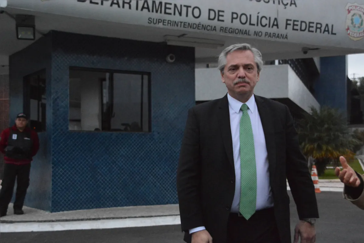 O ex-presidente Lula recebeu na quinta-feira (4) a visita do candidato à presidência da Argentina, Alberto Fernádez: defesa do petista contesta carta de Léo Pinheiro